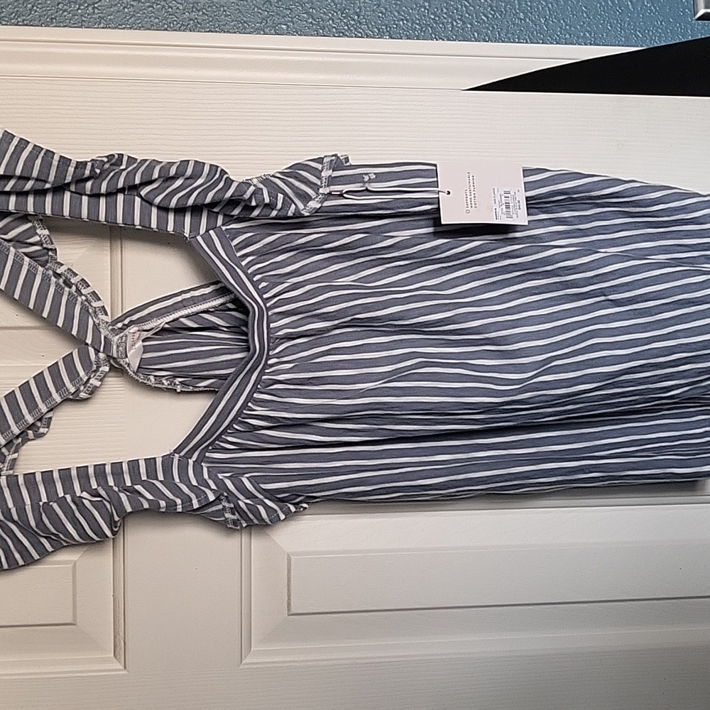 Lauren Conrad ruffle sleeve tank top